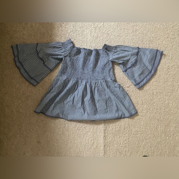 American Eagle Outfitters smocked bell sleeve top size XS‎ - Picture 6 of 9